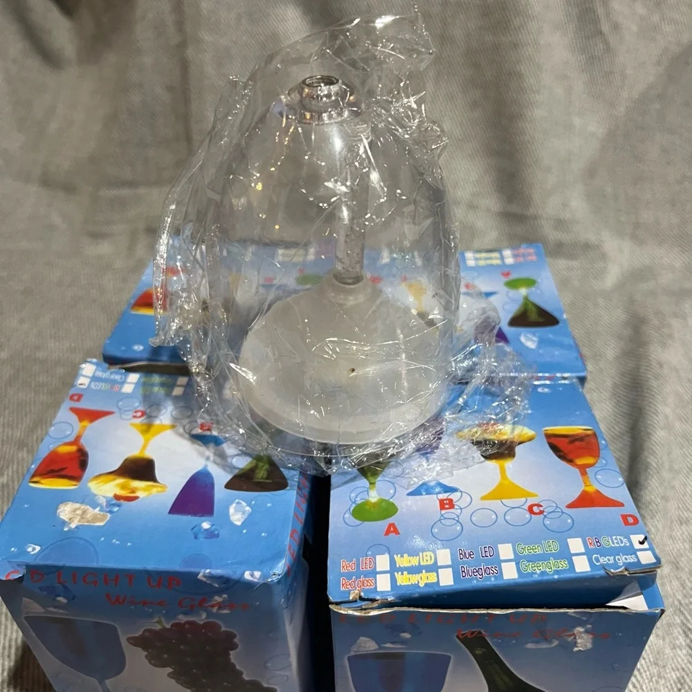NEW LED Light Up Wine Glass Set it to many different colors